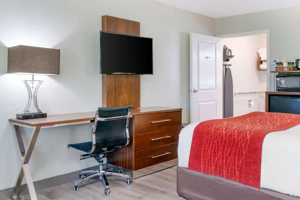 Antioch Inn & Suites - Guest Room