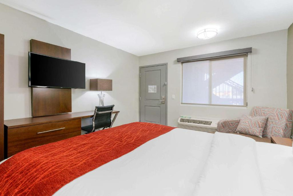 Antioch Inn & Suites - Guest Room