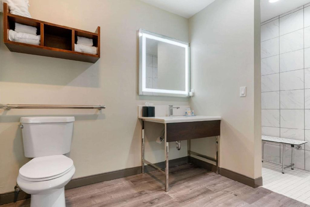 Antioch Inn & Suites - Washroom