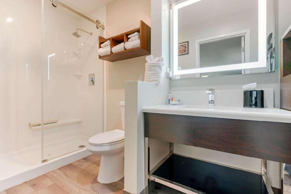 Antioch Inn & Suites - Washroom