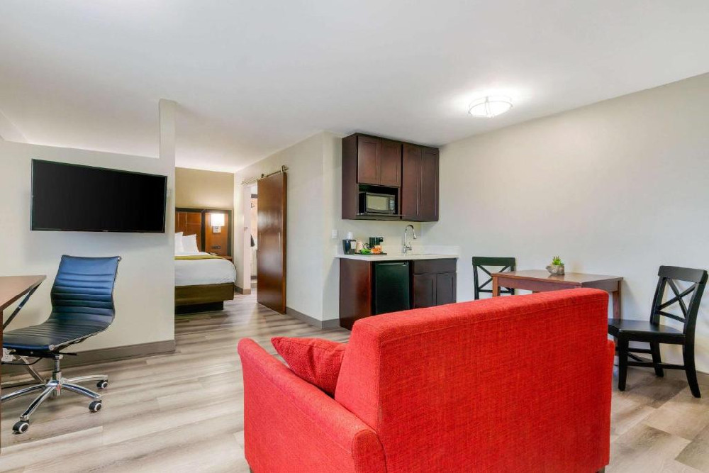 Antioch Inn & Suites - Guest Room