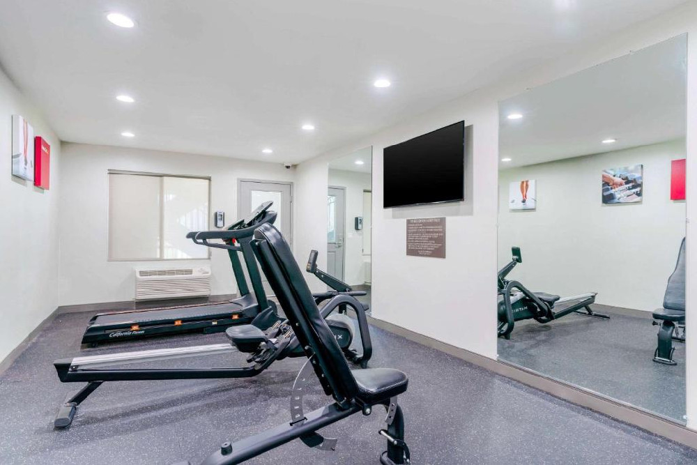 Antioch Inn & Suites - Gym Area